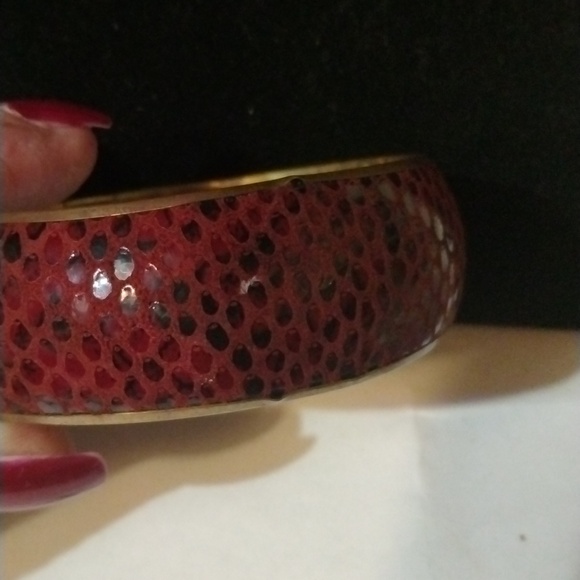 Two's Company red snakeskin bracelet vintage (sku 7017) - Picture 5 of 6